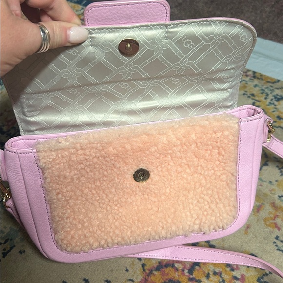 UGG Dalton Crossbody Sheepskin bag Pink - Picture 3 of 3